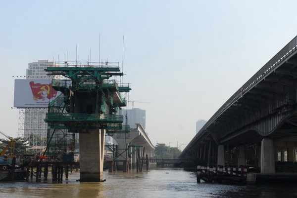 Đúc nhịp dầm đầu tiên cầu metro Sài Gòn - Ảnh 4.