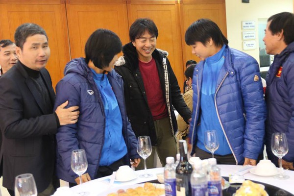 Gạt buồn mất việc, Miura mơ tuyển Việt Nam đ&aacute; World Cup - Ảnh 4.
