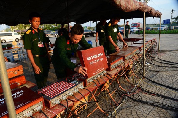 Chân dung pháo thủ bắn pháo hoa tầm cao ở Sài Gòn - Ảnh 4.