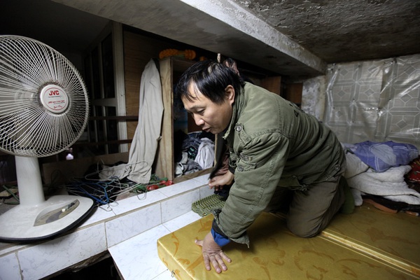 Nhà phố cổ 5m2: Đi phải bò, thay quần áo phải... nằm - Ảnh 4.