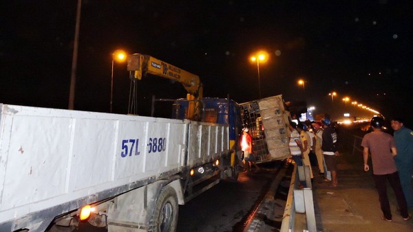 Xe tải tuột dốc cầu Mỹ Thuận: 1 người chết, 3 bị thương - Ảnh 5.