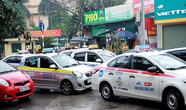 Mưa rét, đi cấp cứu suýt nguy kịch vì cháy taxi - Ảnh 4.