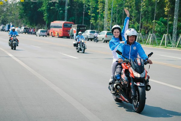 Lý Nhã Kỳ bám sát đường đua cổ vũ tuyển nữ quốc tế đua xe  - Ảnh 5.