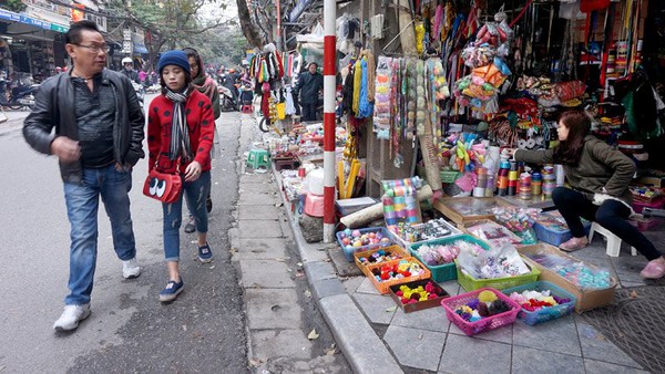Xẻ thịt vỉa hè: Đi bộ kiểu này ăn ngay án phạt - Ảnh 6.