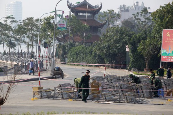 H&agrave; Nội: Trận địa ph&aacute;o hoa được bảo vệ nghi&ecirc;m ngặt trước giờ G - Ảnh 6.