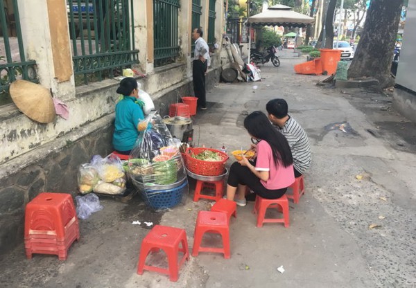 ​Mu&ocirc;n kiểu thức ăn đường phố mất vệ sinh - Ảnh 8.