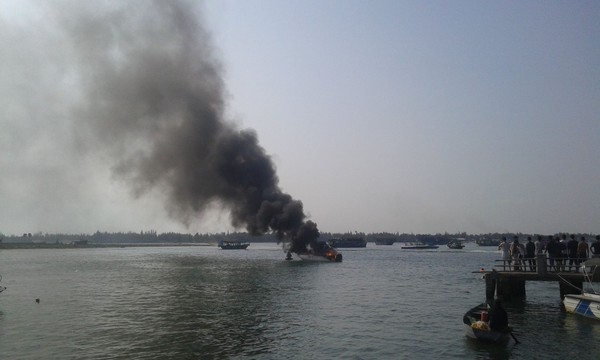 Ch&aacute;y t&agrave;u du lịch tr&ecirc;n cảng Cửa Đại, Hội An - Ảnh 8.