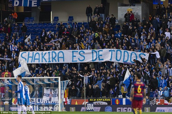 Fan Espanyol lăng mạ Shakira, suýt ném đầu lợn vào Pique - Ảnh 2.