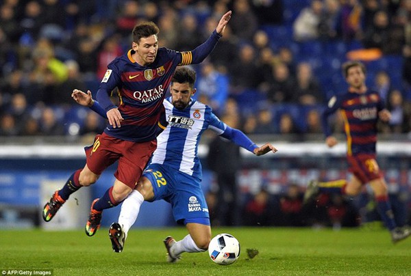 Fan Espanyol lăng mạ Shakira, suýt ném đầu lợn vào Pique - Ảnh 5.