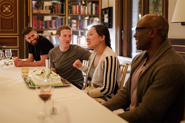 Pique ăn tối với vợ chồng Mark Zuckerberg - Ảnh 2.