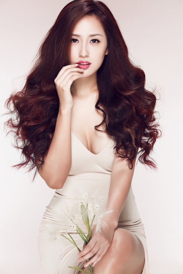 Những Hoa hậu, &Aacute; hậu c&agrave;ng lớn tuổi c&agrave;ng đẹp mặn m&agrave; của showbiz Việt - Ảnh 12.
