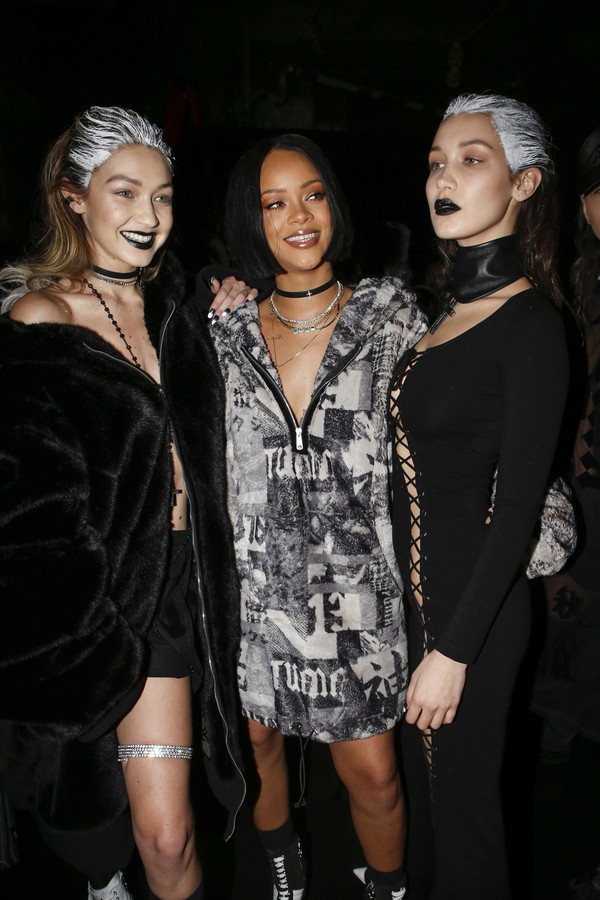 BST mới của Rihanna: cũng b&otilde; bỏ ra 300 triệu để xem! - Ảnh 16.