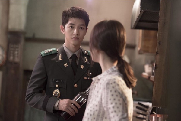 Mấu chốt phong c&aacute;ch gi&uacute;p Song Joong Ki lột x&aacute;c th&agrave;nh ch&agrave;ng qu&acirc;n nh&acirc;n hớp hồn fan nữ - Ảnh 19.