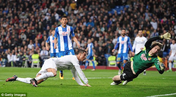 Ronaldo lập hat-trick trong chiến thắng hủy diệt của Real Madrid trước Espanyol - Ảnh 5.