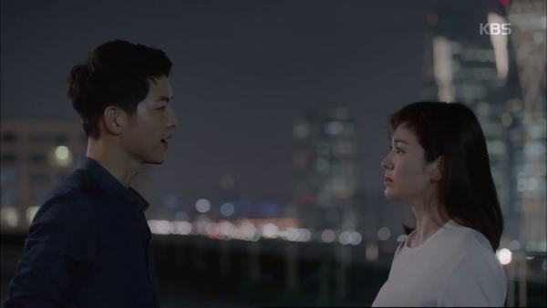“Hậu Duệ Mặt Trời”: Song Joong Ki “say nắng” Song Hye Kyo từ cái nhìn đầu tiên - Ảnh 31.