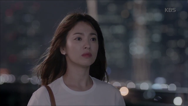 “Hậu Duệ Mặt Trời”: Song Joong Ki “say nắng” Song Hye Kyo từ cái nhìn đầu tiên - Ảnh 35.