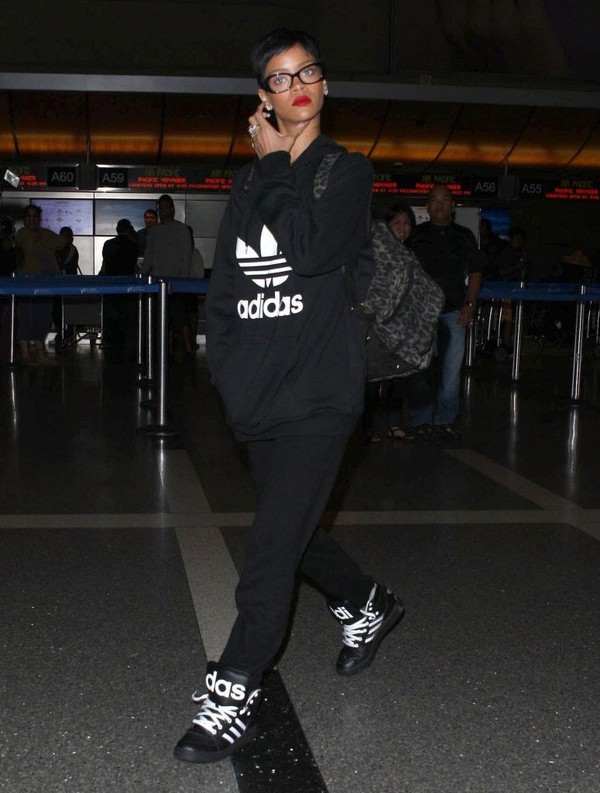 Rihanna - Nữ hoàng thời trang thể thao của Hollywood - Ảnh 4.