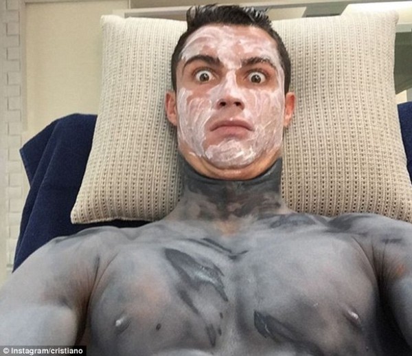 Ronaldo d&agrave;nh hơn 4 tiếng mỗi ng&agrave;y cho việc spa - Ảnh 4.