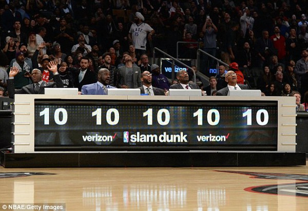 M&atilde;n nh&atilde;n với những m&agrave;n &uacute;p rổ kinh điển tại Slam Dunk Contest 2016 - Ảnh 3.
