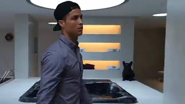 Ronaldo d&agrave;nh hơn 4 tiếng mỗi ng&agrave;y cho việc spa - Ảnh 2.