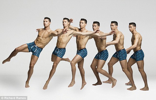 Ronaldo khoe body 6 m&uacute;i d&iacute;nh đầy sơn để quảng c&aacute;o&hellip; đồ l&oacute;t - Ảnh 4.