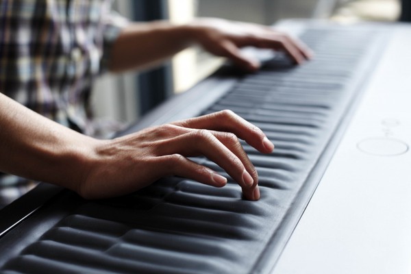 Chiếc Piano tất cả trong một có thể thay thế vô số loại nhạc cụ khác - Ảnh 1.