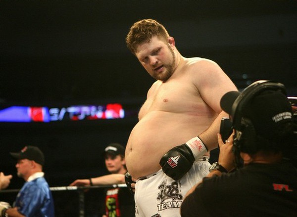 Roy Nelson - g&atilde; bụng bự một m&uacute;i với c&uacute; đấm nặng ng&agrave;n c&acirc;n - Ảnh 2.