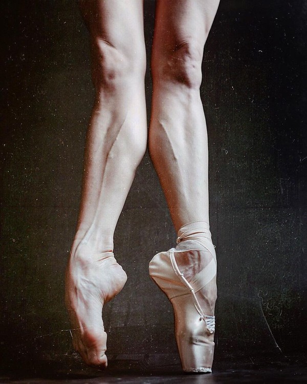 Chùm ảnh: Đôi chân rướm máu của những thiên thần múa ballet - Ảnh 25.