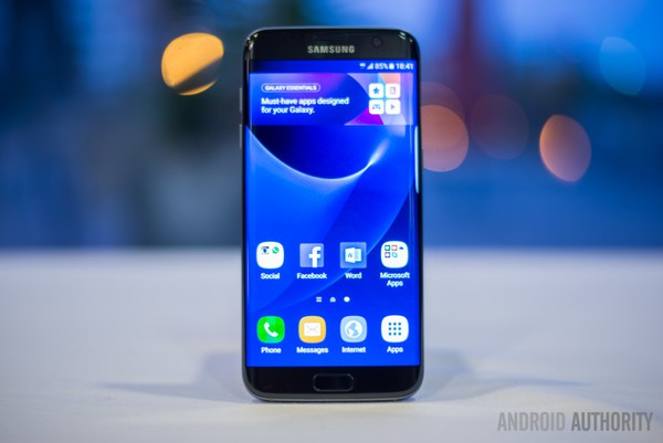 Được đánh giá là smartphone chụp hình tốt nhất hiện nay, Galaxy S7 edge lại phá kỷ lục doanh số - Ảnh 2.