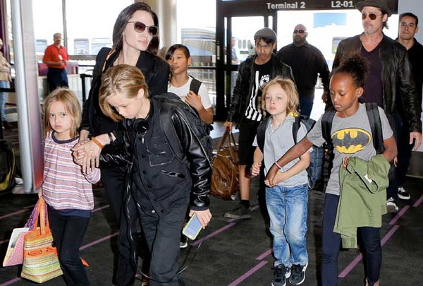 Rộ tin Angelina Jolie đang b&iacute; mật nhận th&ecirc;m con nu&ocirc;i ở Campuchia - Ảnh 7.