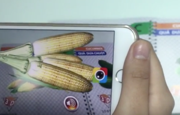 C&ugrave;ng b&eacute; kh&aacute;m ph&aacute; thế giới rau - củ - quả qua s&aacute;ch 3D - Ảnh 1.