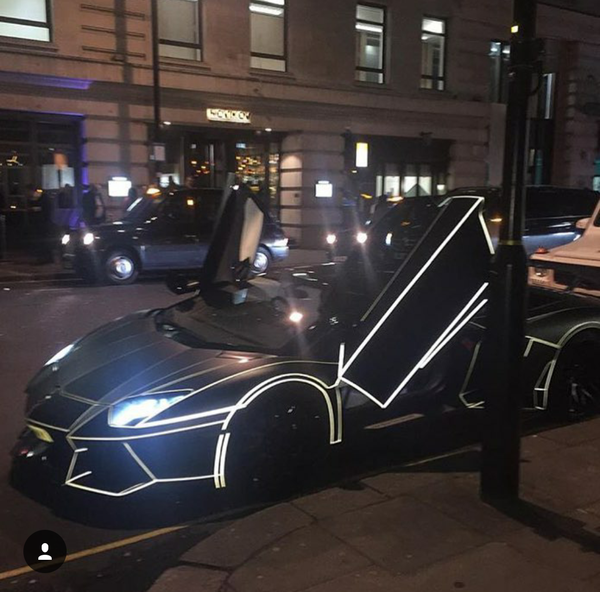 Hội con nhà giàu London: Xế thì dát vàng, tiền thì để lau giày - Ảnh 12.