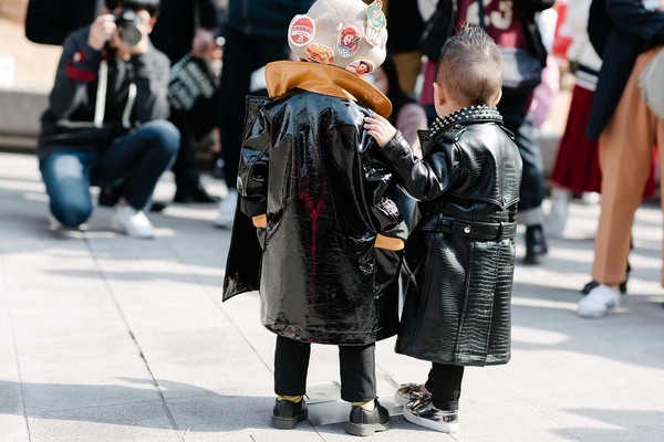 Mới qua 2 ngày Seoul Fashion Week, Kelbin đã lọt Top street style đẹp nhất của Vogue - Ảnh 9.