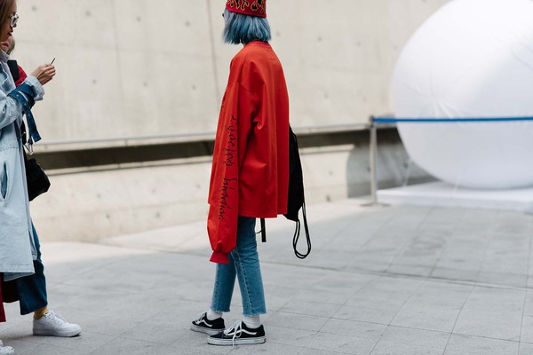 Mới qua 2 ngày Seoul Fashion Week, Kelbin đã lọt Top street style đẹp nhất của Vogue - Ảnh 27.