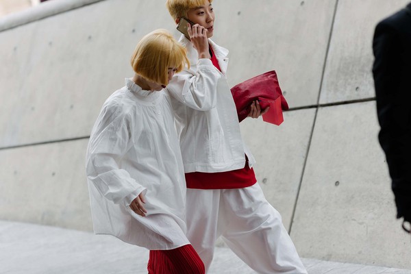 Mới qua 2 ngày Seoul Fashion Week, Kelbin đã lọt Top street style đẹp nhất của Vogue - Ảnh 28.