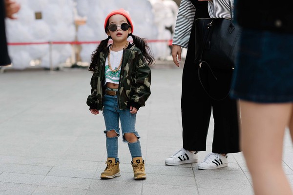 Mới qua 2 ngày Seoul Fashion Week, Kelbin đã lọt Top street style đẹp nhất của Vogue - Ảnh 15.