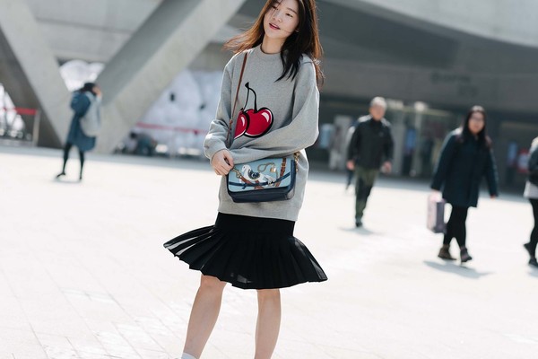 Mới qua 2 ngày Seoul Fashion Week, Kelbin đã lọt Top street style đẹp nhất của Vogue - Ảnh 33.