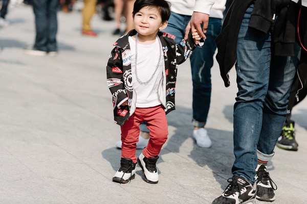 Mới qua 2 ngày Seoul Fashion Week, Kelbin đã lọt Top street style đẹp nhất của Vogue - Ảnh 16.