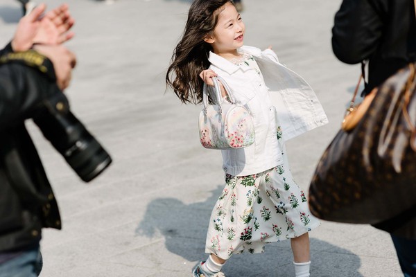 Mới qua 2 ngày Seoul Fashion Week, Kelbin đã lọt Top street style đẹp nhất của Vogue - Ảnh 19.