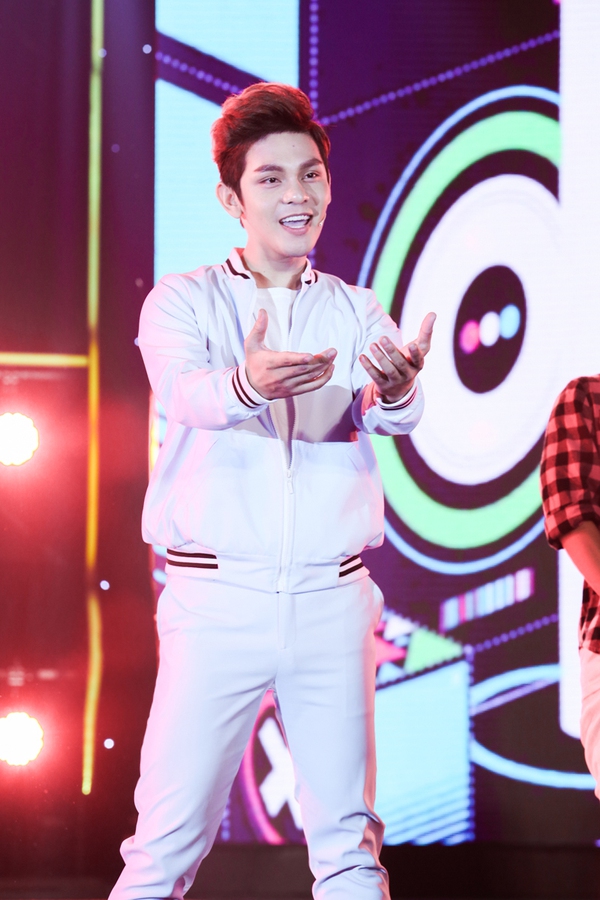 Minh Hằng, Yến Trang đối lập phong c&aacute;ch tr&ecirc;n s&acirc;n khấu - Ảnh 13.