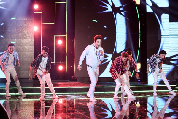 Minh Hằng, Yến Trang đối lập phong c&aacute;ch tr&ecirc;n s&acirc;n khấu - Ảnh 14.