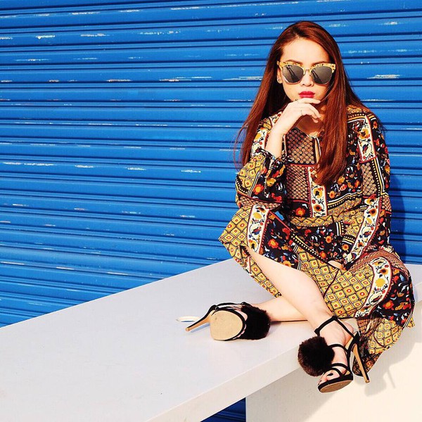 Chi Pu diện v&aacute;y xẻ cao ngất giữa trời lạnh, Hyuna mặc đẹp nhất tuần - Ảnh 4.