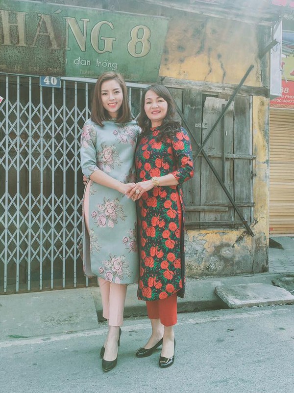 Mùng 1, sao & hot girl Việt mặc đẹp đi chúc Tết cùng gia đình - Ảnh 1.