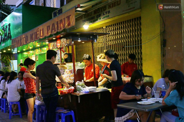 6 quán ăn vỉa hè lúc nào cũng đông nườm nượp ở Sài Gòn - Ảnh 6.