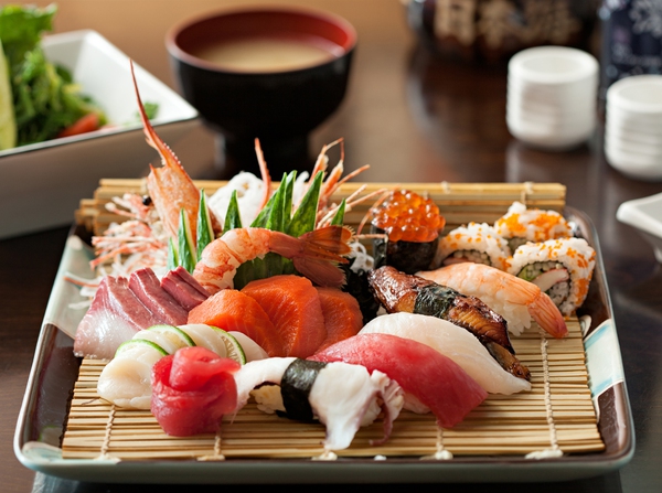 L&yacute; do v&igrave; sao ăn sushi lại sống l&acirc;u? - Ảnh 3.