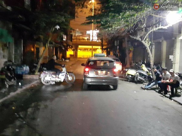 H&agrave; Nội: Kh&aacute;ch H&agrave;n Quốc đưa điện thoại cho t&agrave;i xế l&agrave;m tin, quay lại trả tiền th&igrave;... taxi biến mất - Ảnh 2.