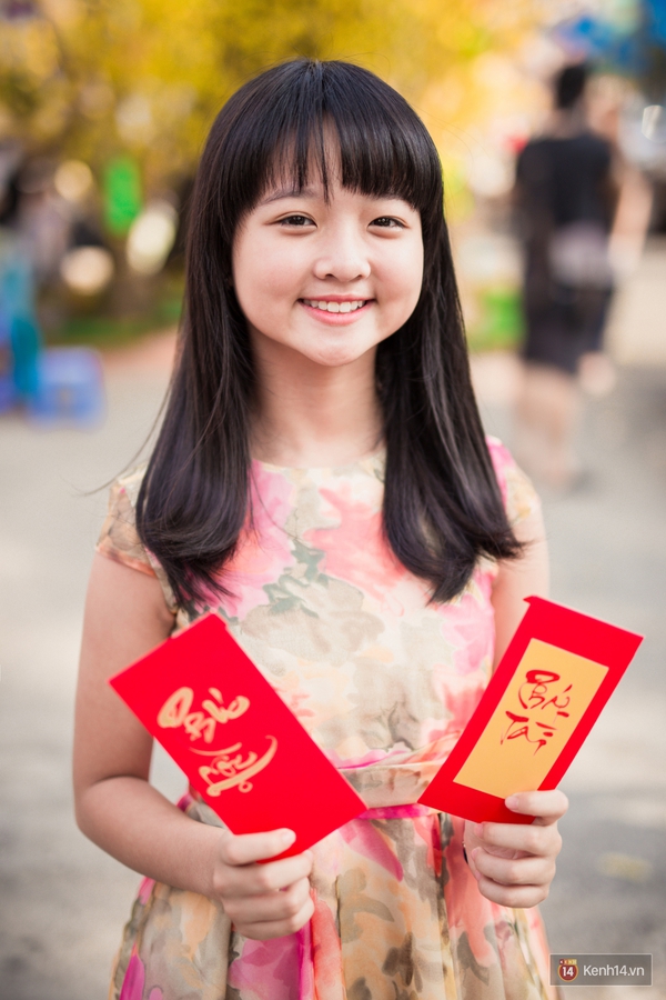 Hai em bé vàng của màn ảnh Việt cực đáng yêu khi dạo phố ngày Xuân - Ảnh 3.