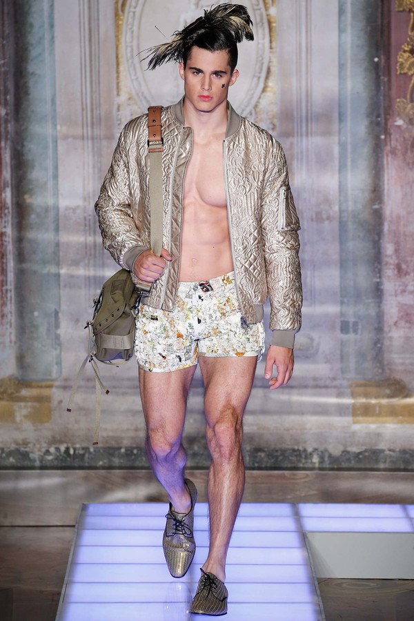 Thầy gi&aacute;o đẹp trai 6 m&uacute;i l&agrave;m người mẫu cho Armani, Moschino - Ảnh 7.