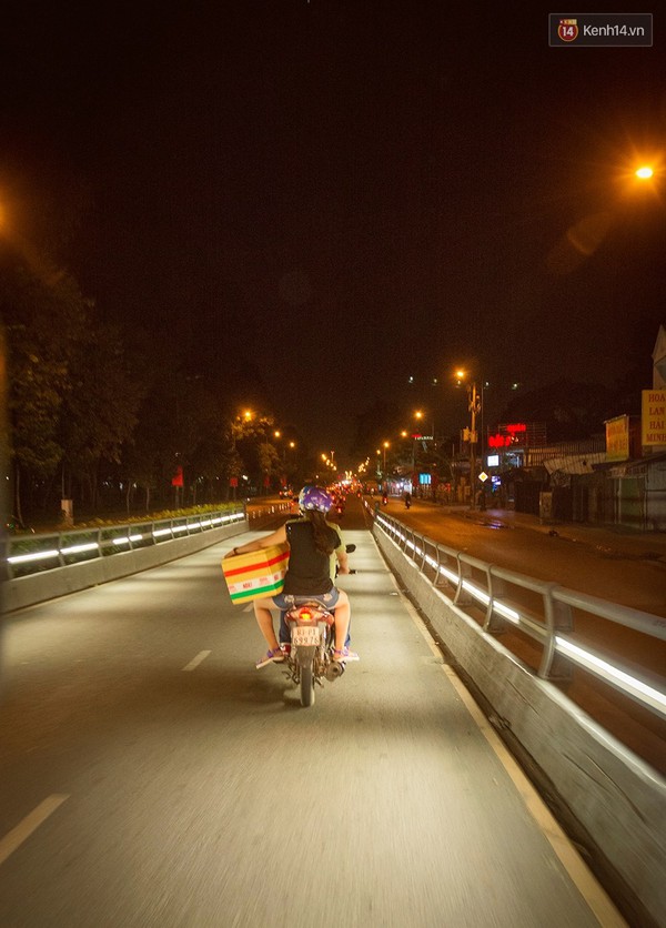 Sài Gòn những đêm không ngủ và phần ăn khuya ấm lòng người vô gia cư - Ảnh 11.