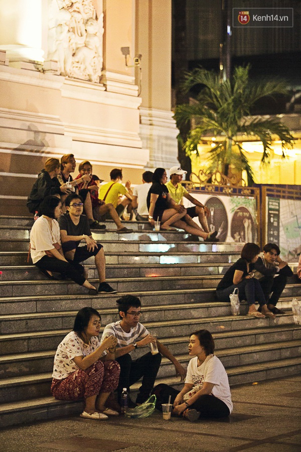 6 quán ăn vỉa hè lúc nào cũng đông nườm nượp ở Sài Gòn - Ảnh 4.